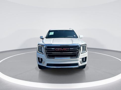 Used 2023 GMC Yukon SLT w/ SLT Luxury Package AWD/4WD image 3