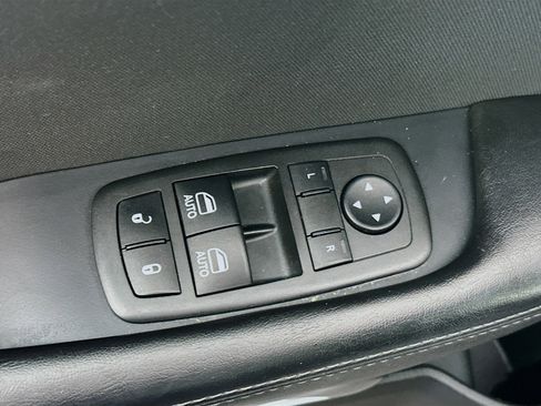 Used 2018 Dodge Challenger SXT image 15