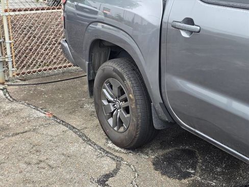 Used 2025 Nissan Frontier SV AWD/4WD image 19