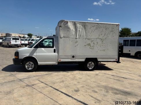 Used 2016 GMC Savana 3500 RWD image 4