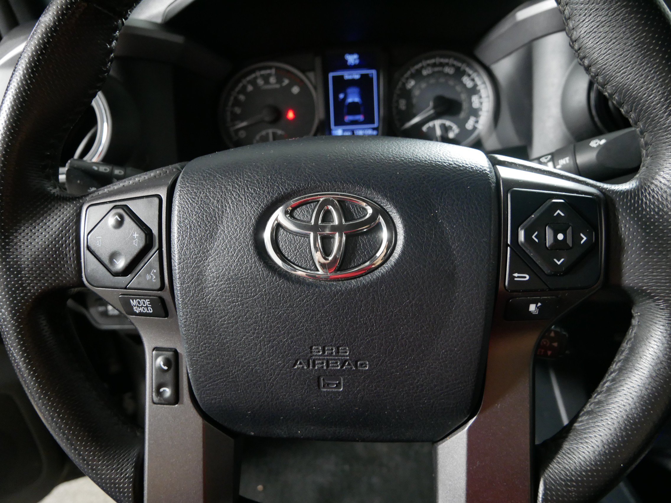 Used 2017 Toyota Tacoma TRD Sport w/ Tow Package (A/T) AWD/4WD image 25