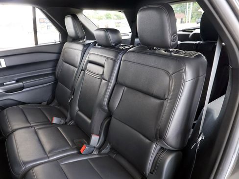 Used 2020 Ford Explorer XLT w/ Equipment Group 202A RWD image 22