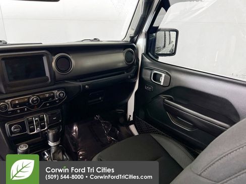 Used 2020 Jeep Gladiator Sport w/ Technology Group AWD/4WD image 24
