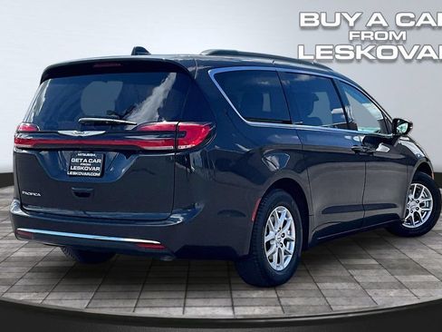 Used 2022 Chrysler Pacifica Touring-L FWD image 12