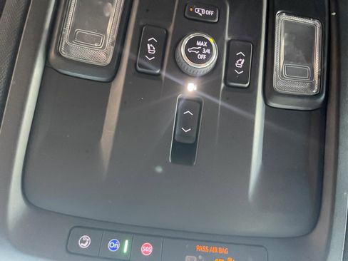 Used 2023 Chevrolet Suburban Premier image 22