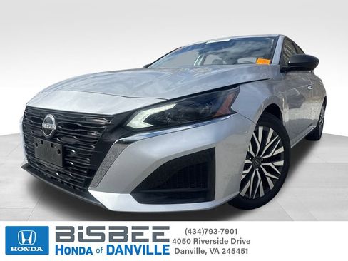 Used 2024 Nissan Altima 2.5 SV image 1