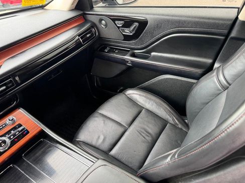 Certified 2020 Lincoln Aviator Reserve image 11