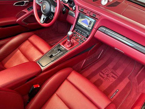 Certified 2019 Porsche 911 Targa 4 GTS AWD/4WD image 18