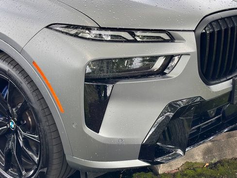 Used 2025 BMW X7 xDrive40i w/ M Sport Package AWD/4WD image 2