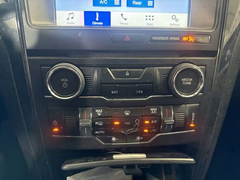 Used 2017 Ford Explorer XLT w/ Equipment Group 201A FWD image 25