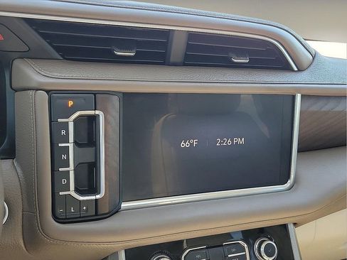 Used 2021 GMC Yukon Denali w/ Denali Premium Package AWD/4WD image 16