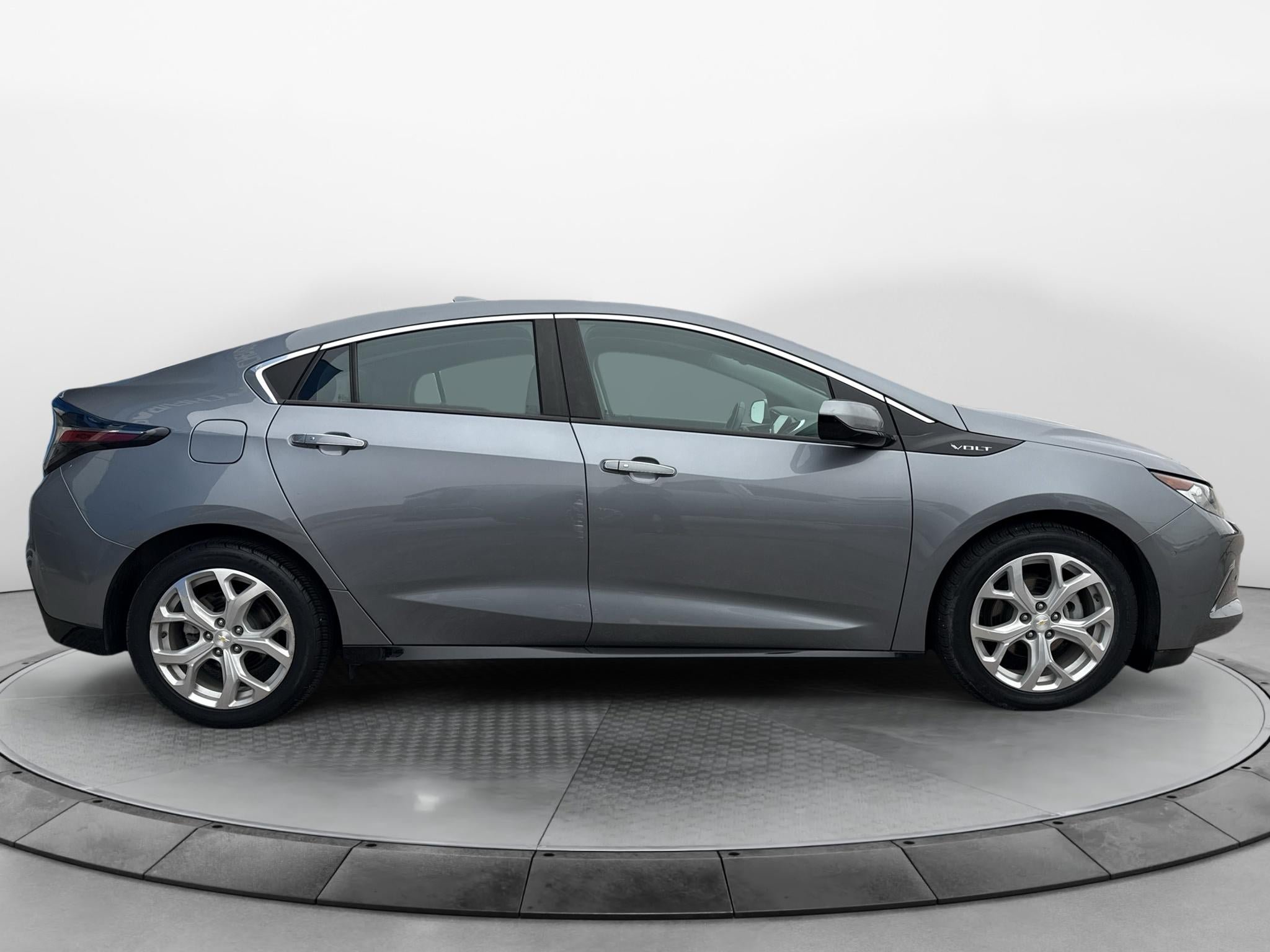 Used 2018 Chevrolet Volt Premier w/ Driver Confidence Package FWD image 6