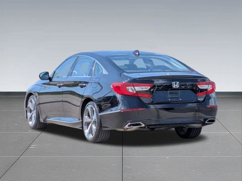 Used 2018 Honda Accord Touring image 3