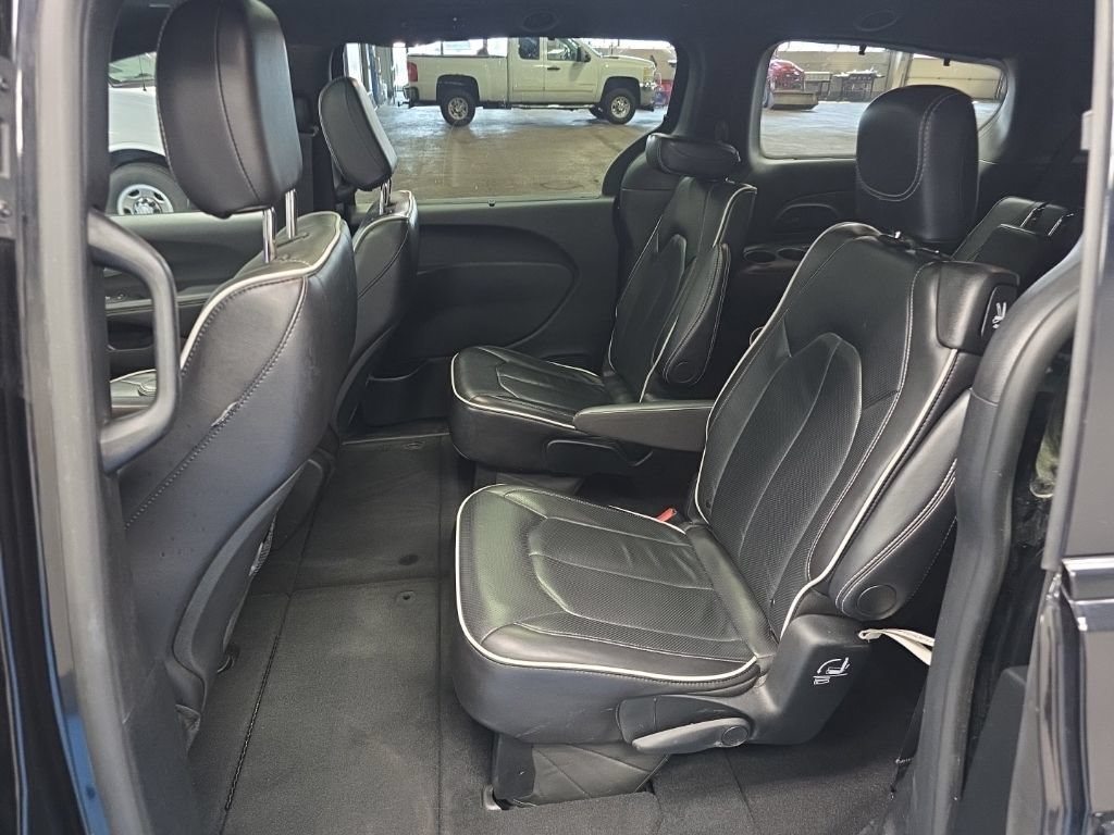 Used 2025 Chrysler Pacifica Limited FWD image 20