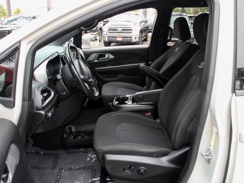 Used 2021 Chrysler Pacifica Touring w/ S Appearance Package image 19