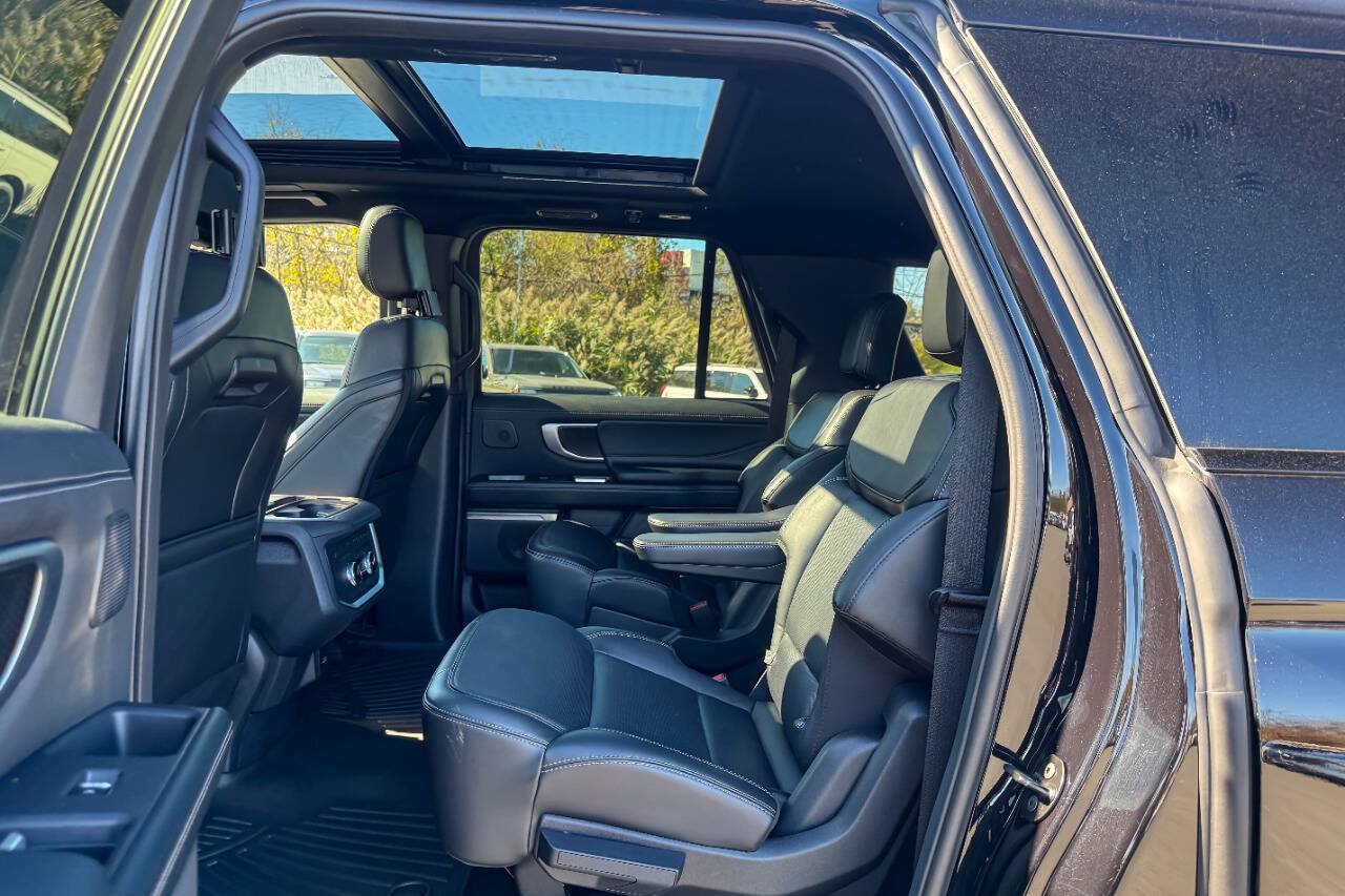 Used 2025 Ford Expedition Max Platinum w/ Stealth Performance Package AWD/4WD image 24