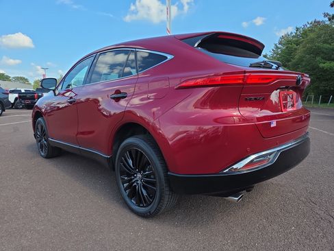 Certified 2023 Toyota Venza XLE image 5