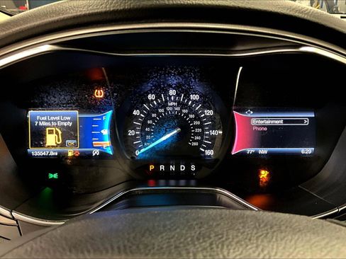 Used 2017 Ford Fusion SE w/ Fusion SE Technology Package FWD image 16