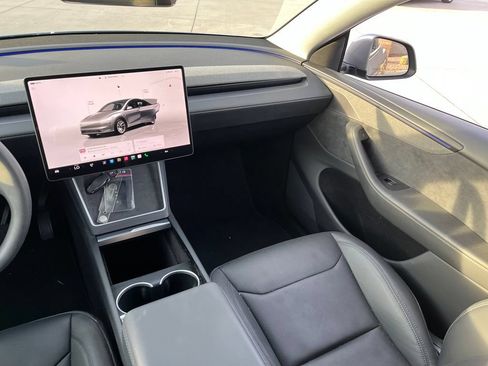 Used 2026 Tesla Model Y Long Range RWD image 7