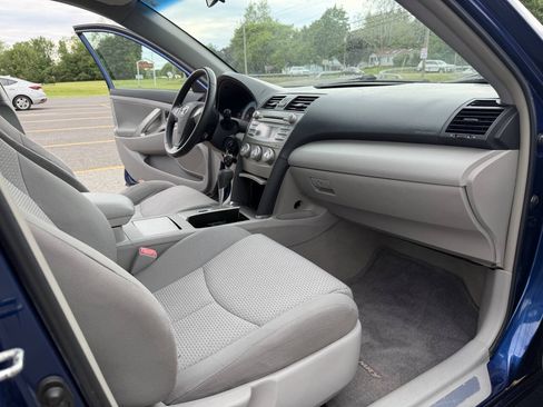Used 2010 Toyota Camry SE FWD image 12