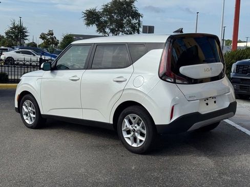 Certified 2025 Kia Soul LX w/ LX Technology Package FWD image 2