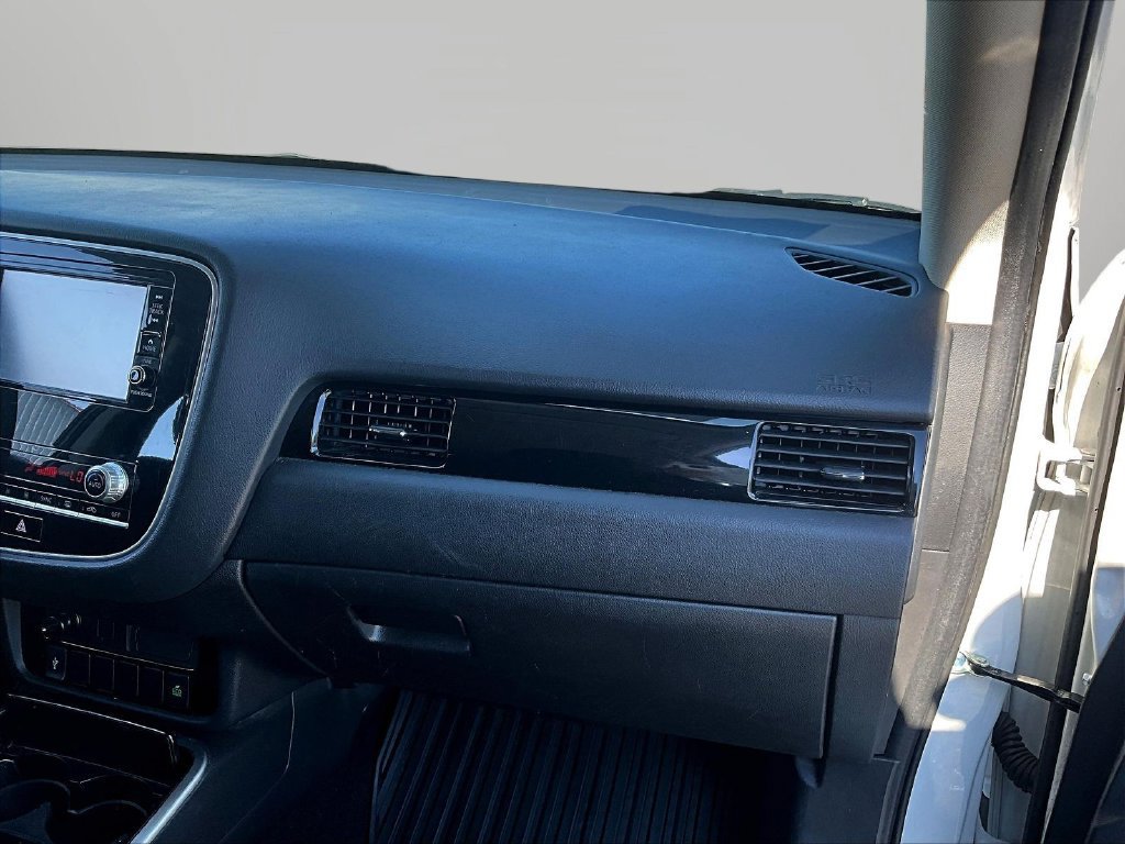 Used 2020 Mitsubishi Outlander ES AWD/4WD image 28