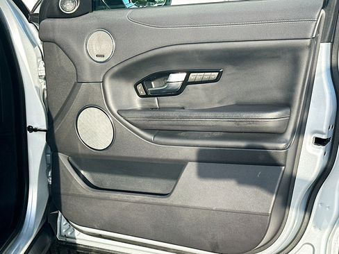 Used 2019 Land Rover Range Rover Evoque SE image 34