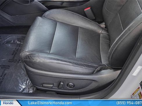 Used 2017 Kia Cadenza Premium w/ Luxury Package image 16