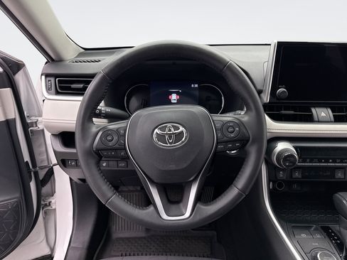 Used 2023 Toyota RAV4 XLE w/ Convenience Package AWD/4WD image 12