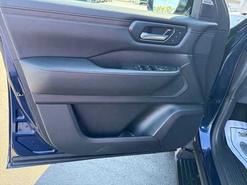 Used 2025 Nissan Armada SL w/ Captain's Chari Seat Package image 22