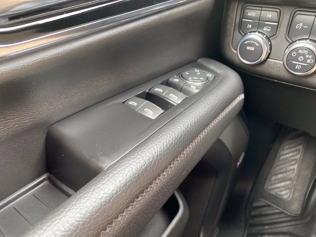 Used 2025 GMC Yukon Denali AWD/4WD image 42
