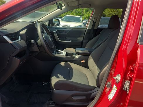 Used 2023 Toyota RAV4 LE AWD/4WD image 16