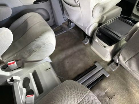 Used 2013 Toyota Sienna LE FWD image 34