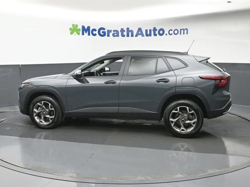 Used 2025 Chevrolet Trax LT w/ LT Convenience Package FWD image 23