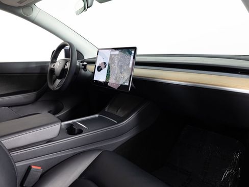 Used 2021 Tesla Model Y Long Range AWD/4WD image 27