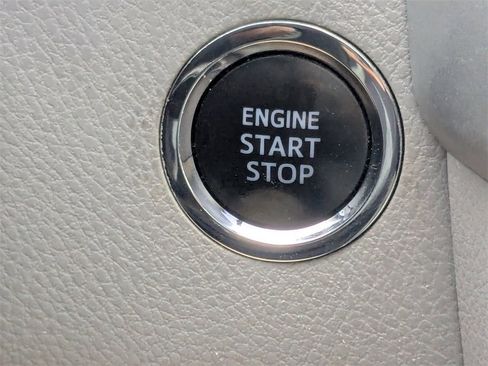 Used 2015 Toyota Highlander XLE image 34