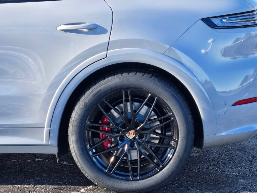 New 2026 Porsche Cayenne GTS AWD/4WD image 12