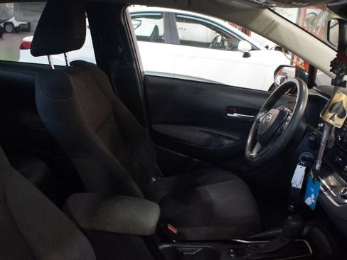 Used 2020 Toyota Corolla LE FWD image 2