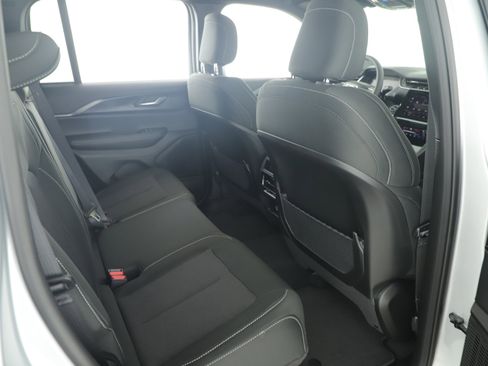 New 2025 Jeep Grand Cherokee Laredo image 23