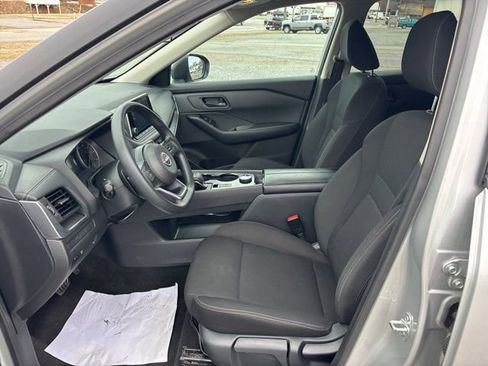 Used 2024 Nissan Rogue S image 9