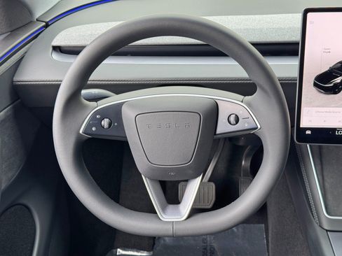 Used 2026 Tesla Model Y 2WD image 18