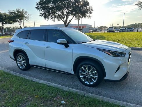 Used 2023 Toyota Highlander Limited FWD image 8