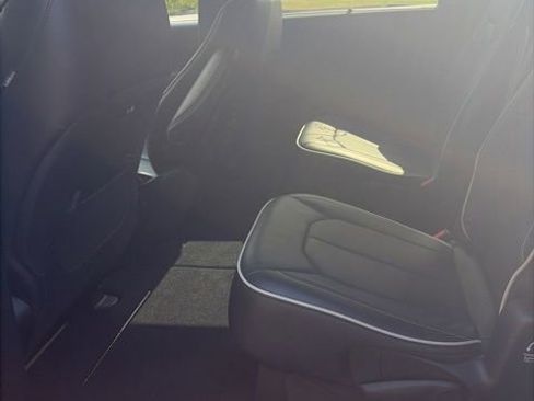 Used 2025 Chrysler Pacifica Limited image 27