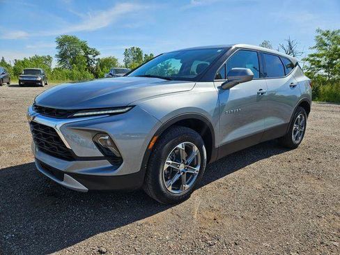 Used 2025 Chevrolet Blazer LT AWD/4WD image 3