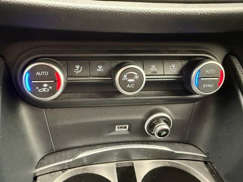 Used 2021 Alfa Romeo Stelvio Sprint RWD image 30