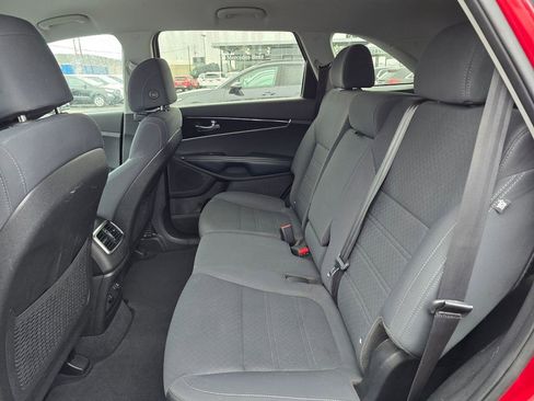 Used 2017 Kia Sorento LX image 18