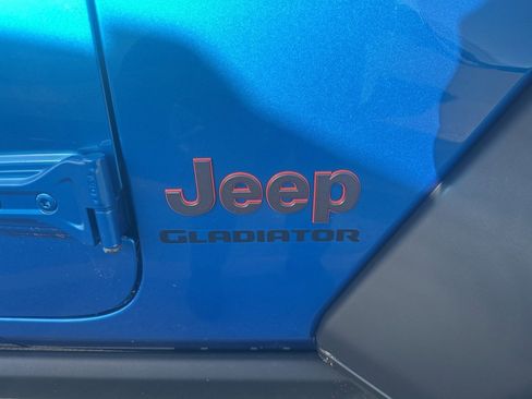 Used 2021 Jeep Gladiator Mojave image 12