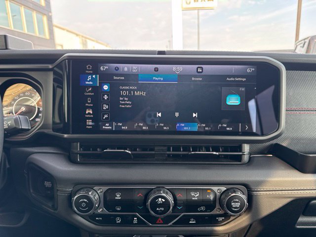 Used 2024 Jeep Wrangler Unlimited Rubicon AWD/4WD image 15