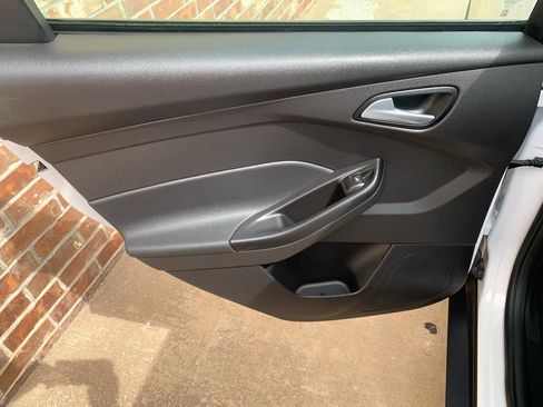 Used 2018 Ford Focus SE FWD image 19