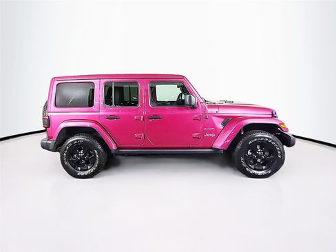 Used 2022 Jeep Wrangler Unlimited Sahara w/ Cold Weather Group AWD/4WD image 12